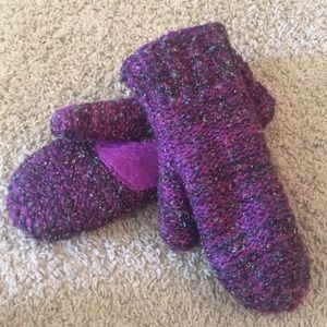 Isotoner purple mittens
